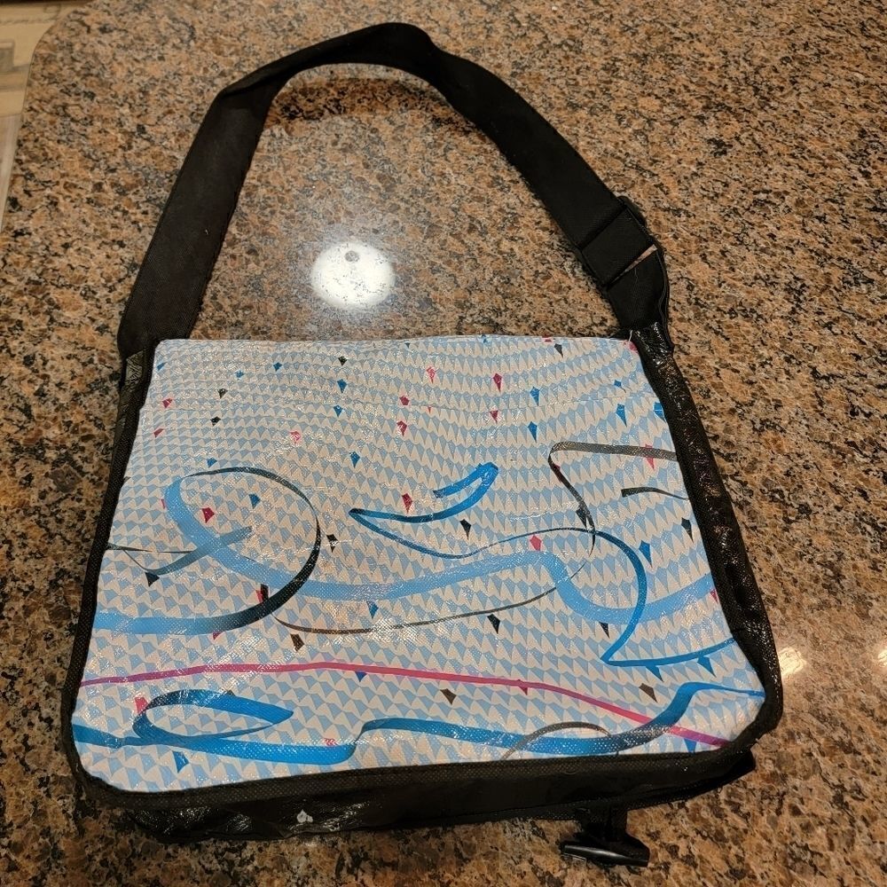 Ivivva reusable messenger plastic bag - Picture 2 of 5